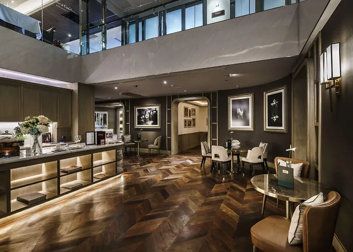 Muu Bangkok, Kleine Luxe De Wereld