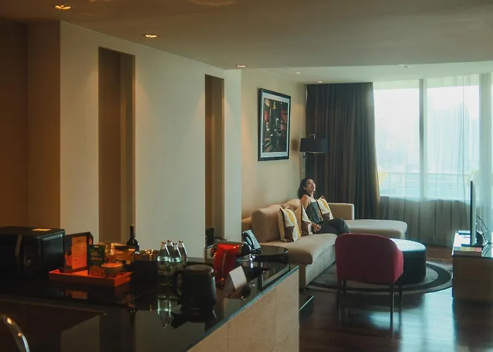 Muu Bangkok, Kleine Luxe De Wereld