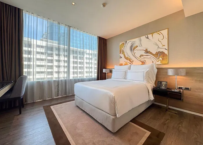 Muu Bangkok, Kleine Luxe De Wereld